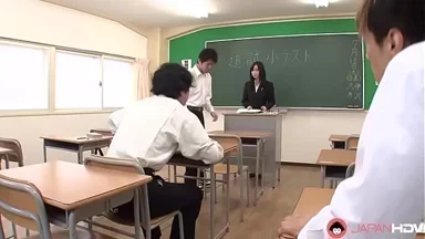 Hai gã châu Á lao vào cái lồn ướt của con đĩ