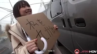 Nữ thiếu niên Nhật Bản vú bự Mikoto Mochida đang bú cu của gã lạ