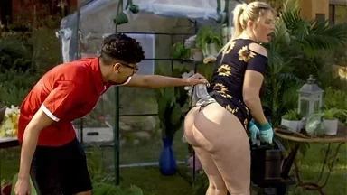 BBW MILF Bắt Tôi Khi Tôi Đang Mê Mải Nhìn Đít Khổng Lồ Của Cô Ấy