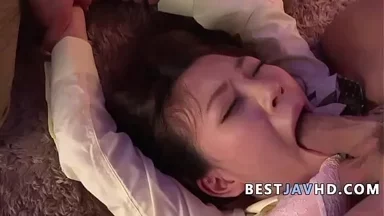 Miu Kimura, một nữ sinh quyến rũ với thân hình nóng bỏng, thực hiện cú blowjob ba người dữ dội cho hai chàng trai trong khi bị bậc thầy Nhật Bản gợi cảm nhất trong thế giới phim người lớn theo dõi—kinh điển XXX JAV!