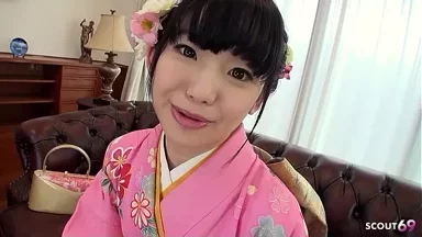Thiếu nữ Geisha truyền thống Nhật Bản quyến rũ lần đầu chơi lông lồn trong buổi casting không kiểm duyệt