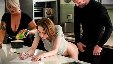 Không Thể Đụ Mẹ Kế, Thì Đụ Con Gái Kế