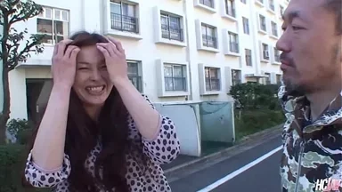 Nàng hot girl châu Á Hitomi Kanou đang săn một cái dương vật để nhét đầy lồn mình