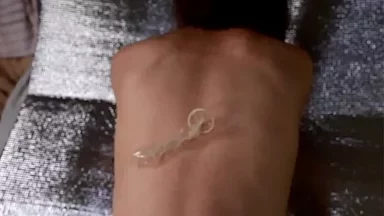 Phụ nữ Nhật Bản dâm đãng trộn tinh dịch bằng lồn sau creampie. [Creampie nghiệp dư hoang dã] Mai, bà nội trợ 30 tuổi với lồn cạo sạch nghiện creampie