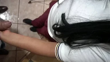 Cố lên thầy! Em sẽ bú chim anh mạnh mẽ, nhưng anh giúp em qua năm học! Video tự quay thật ở nơi công cộng đại học.