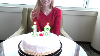 Xem cô nàng 18 tuổi tóc vàng chân dài mới vào nghề bú cu