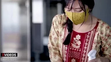 Nữ hầu Ấn Độ nghèo Saanvi Bahl bị sếp đè trước giờ làm