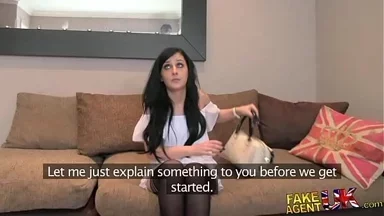 Đại lý Giả UK: Thiếu nữ chóng mặt lần đầu quay phim hậu môn kem trong lỗ mông nhỏ của cô ấy